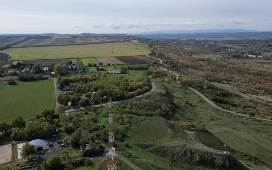 Felsődobsza-Várdomb, Hungary